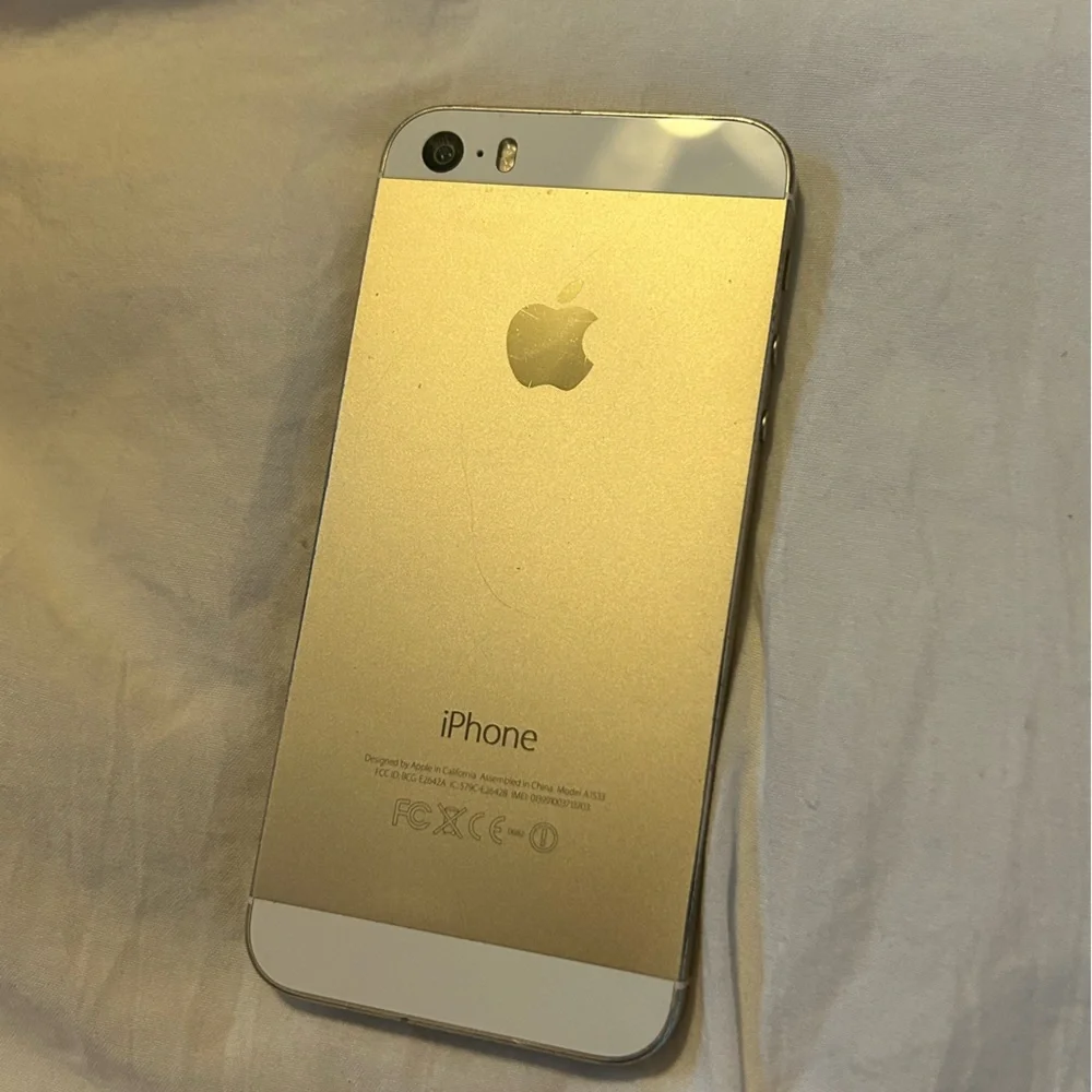 iPhone 5S - Picture 3 of 5